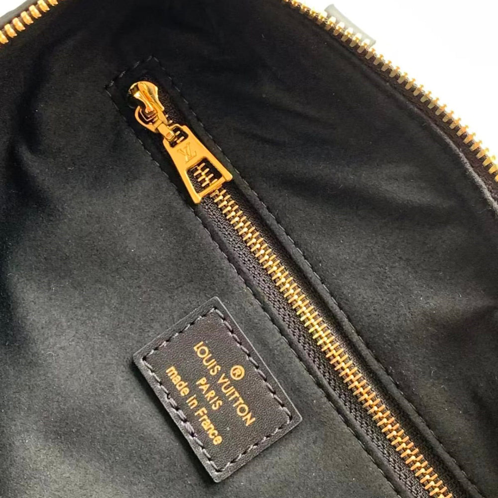 Pre-Owned Authentic Louis Vuitton Petite Malle Souple Black M45394