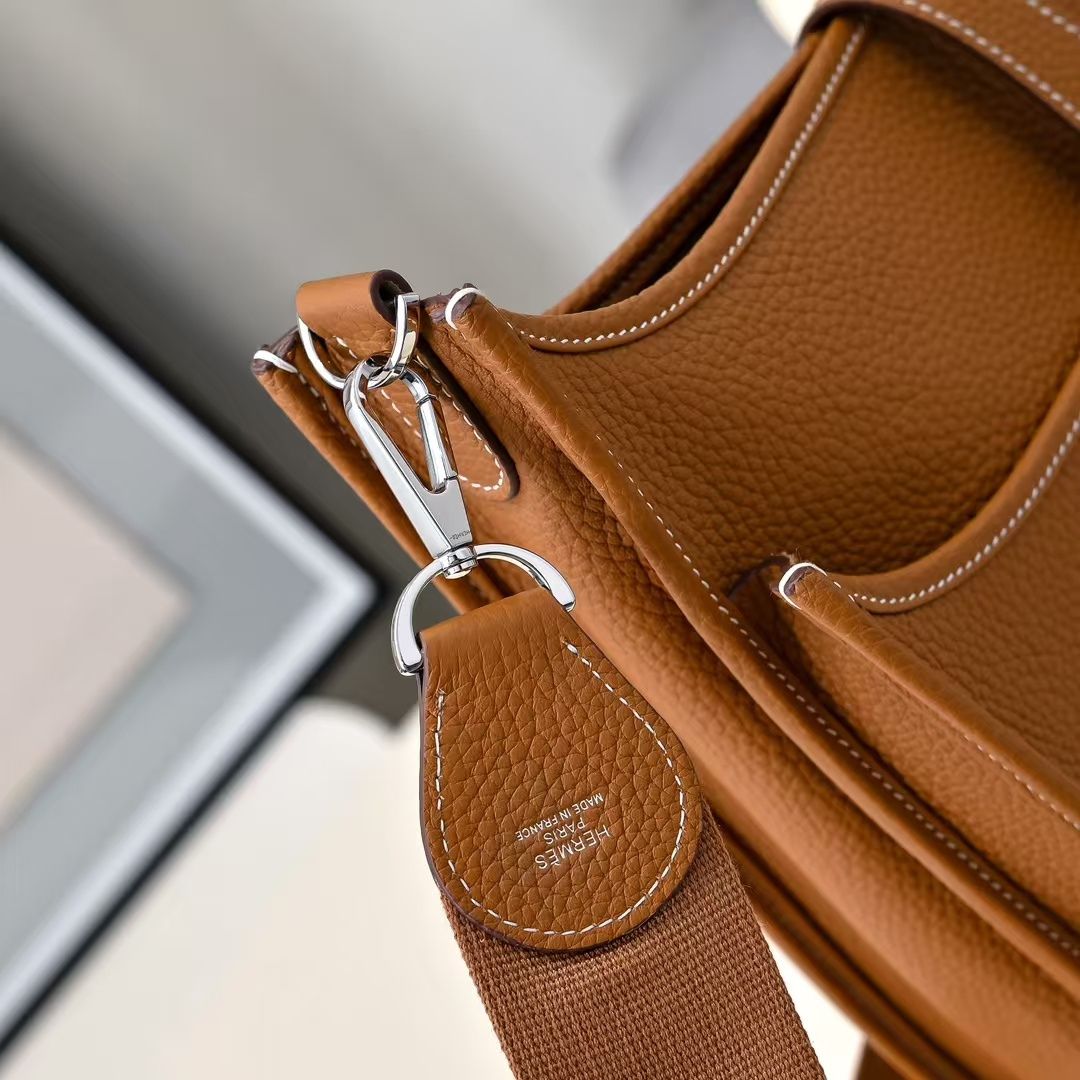 Pre-Owned Authentic Hermes Taurillon Clemence Evelyne III 29 PM Gold