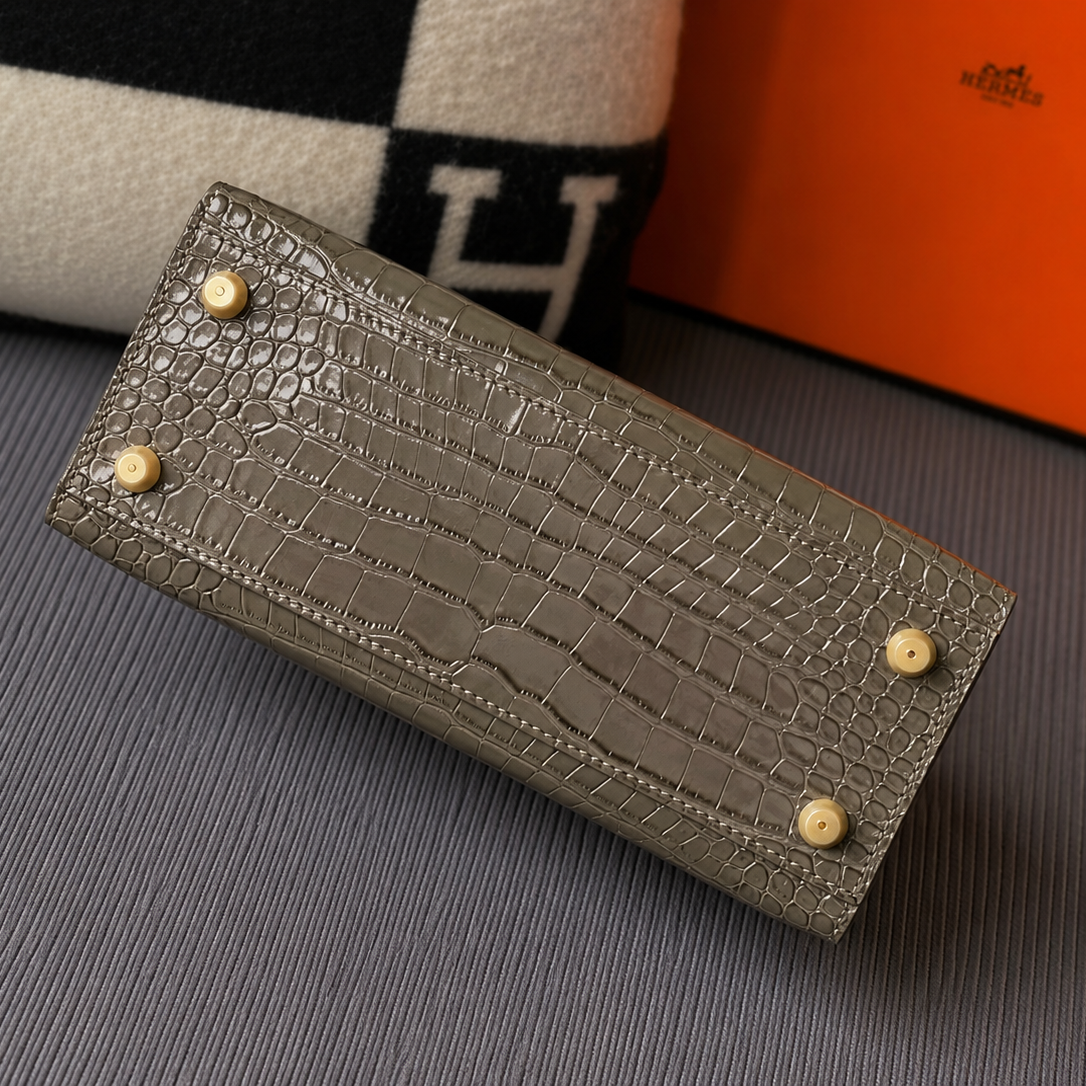 Hermes Kelly 25 Embossed Cowhide Leather In Crocodile Print Grey - Pre-Owned Authentic