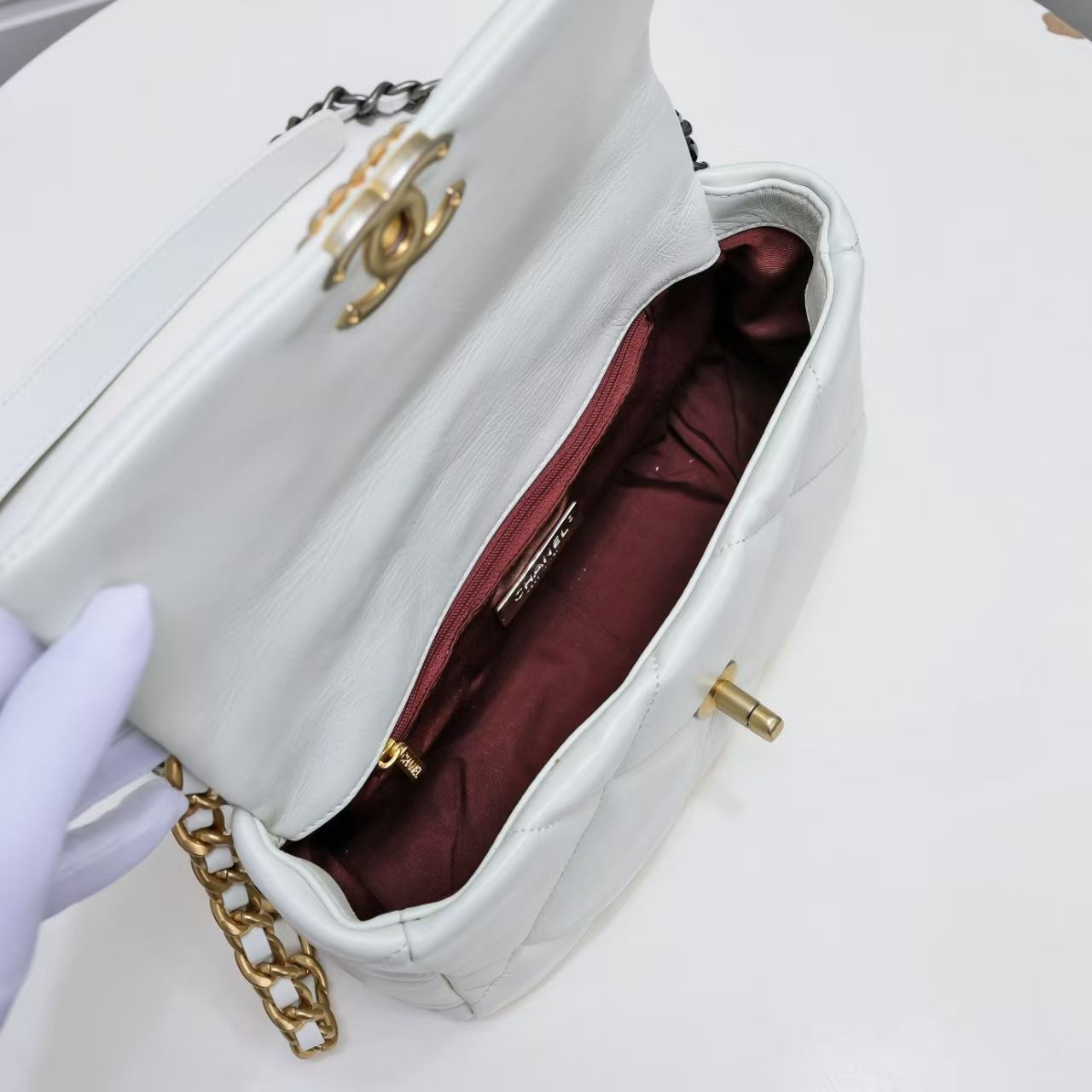 Chanel 19 Medium Handbag | Shiny Lambskin White
