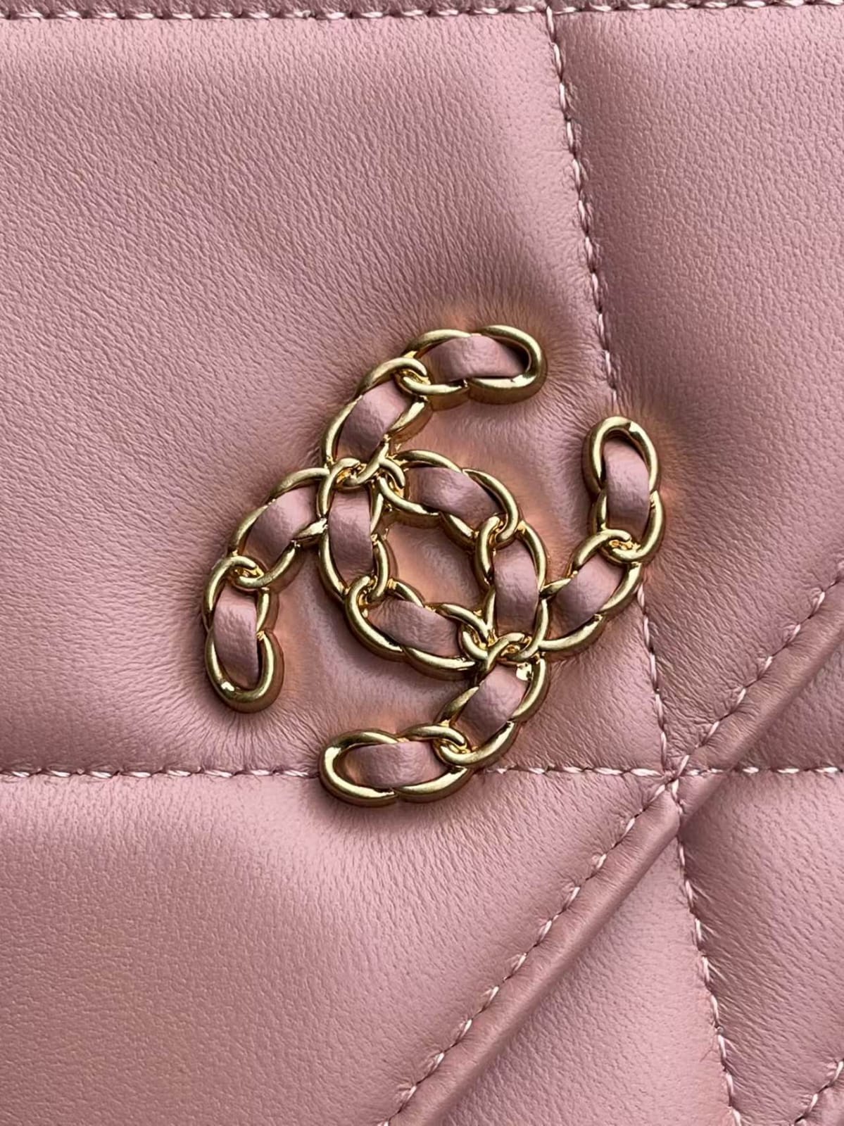 Pre-Owned Authentic Chanel 19 Lambskin Quilted Wallet on Chain Pink
