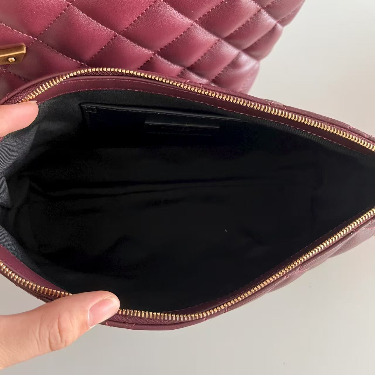 Pre-Owned Authentic Saint Laurent Icare Maxi Tote