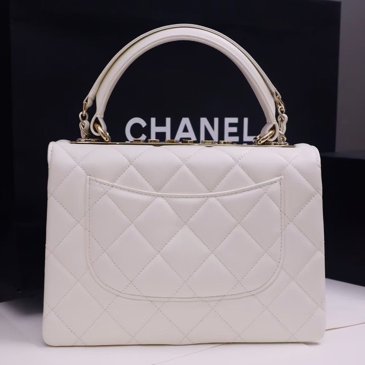 Pre-Owned Authentic 25cm Chanel Trendy Large White Bag with Crystals