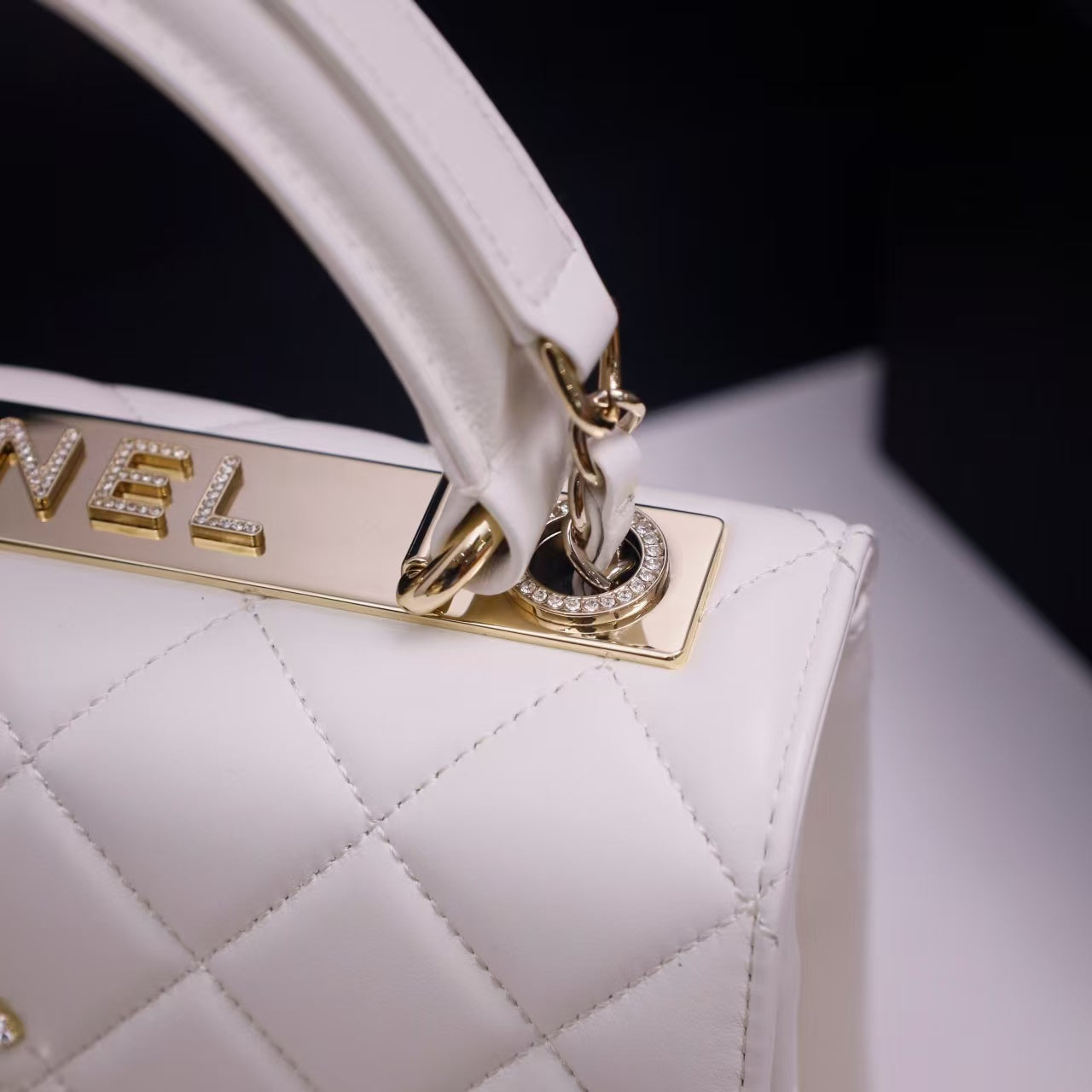 Pre-Owned Authentic 25cm Chanel Trendy Large White Bag with Crystals