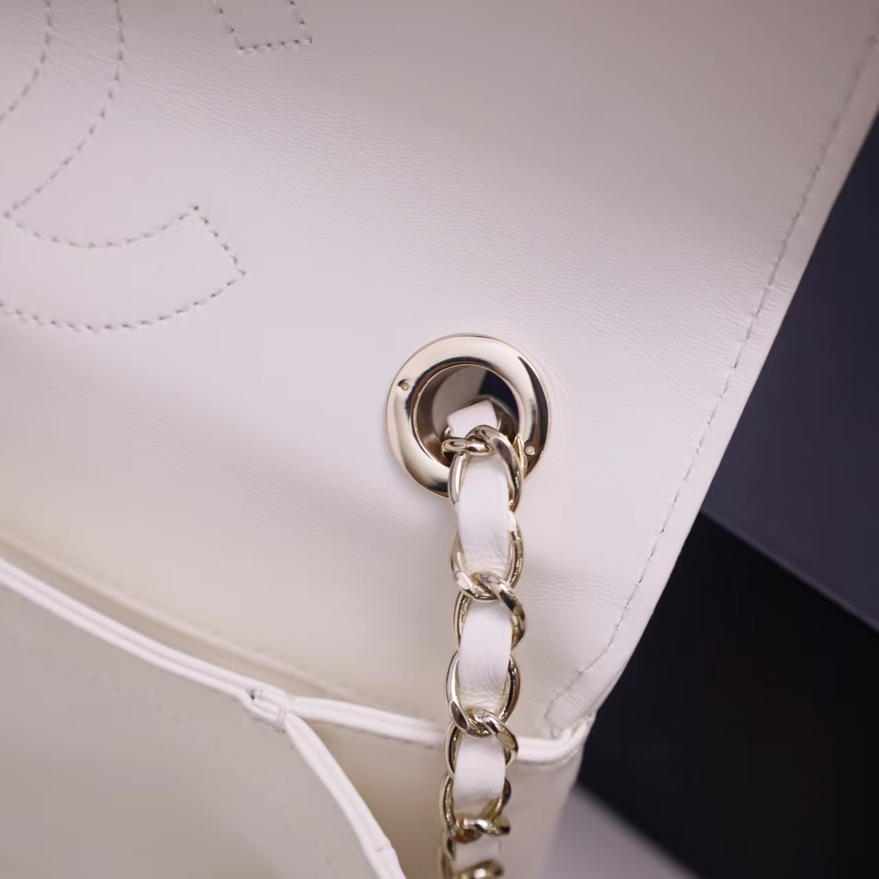 Pre-Owned Authentic 25cm Chanel Trendy Large White Bag with Crystals