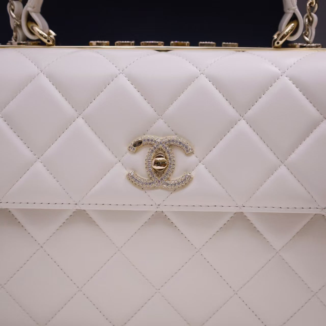 Pre-Owned Authentic 25cm Chanel Trendy Large White Bag with Crystals