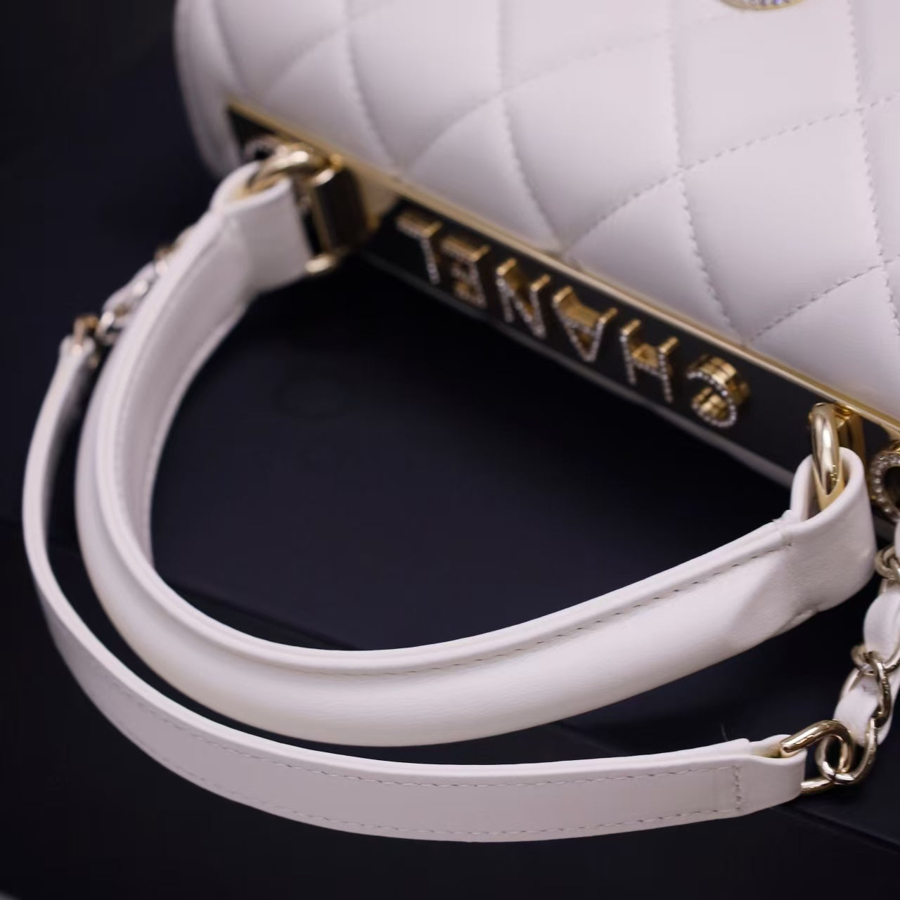 Pre-Owned Authentic 25cm Chanel Trendy Large White Bag with Crystals