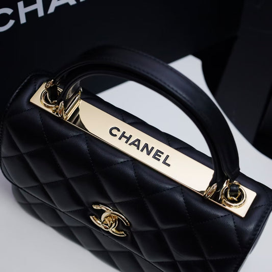 Pre-Owned Authentic Chanel 19cm Trendy Shoulder Bag in Black Lambskin