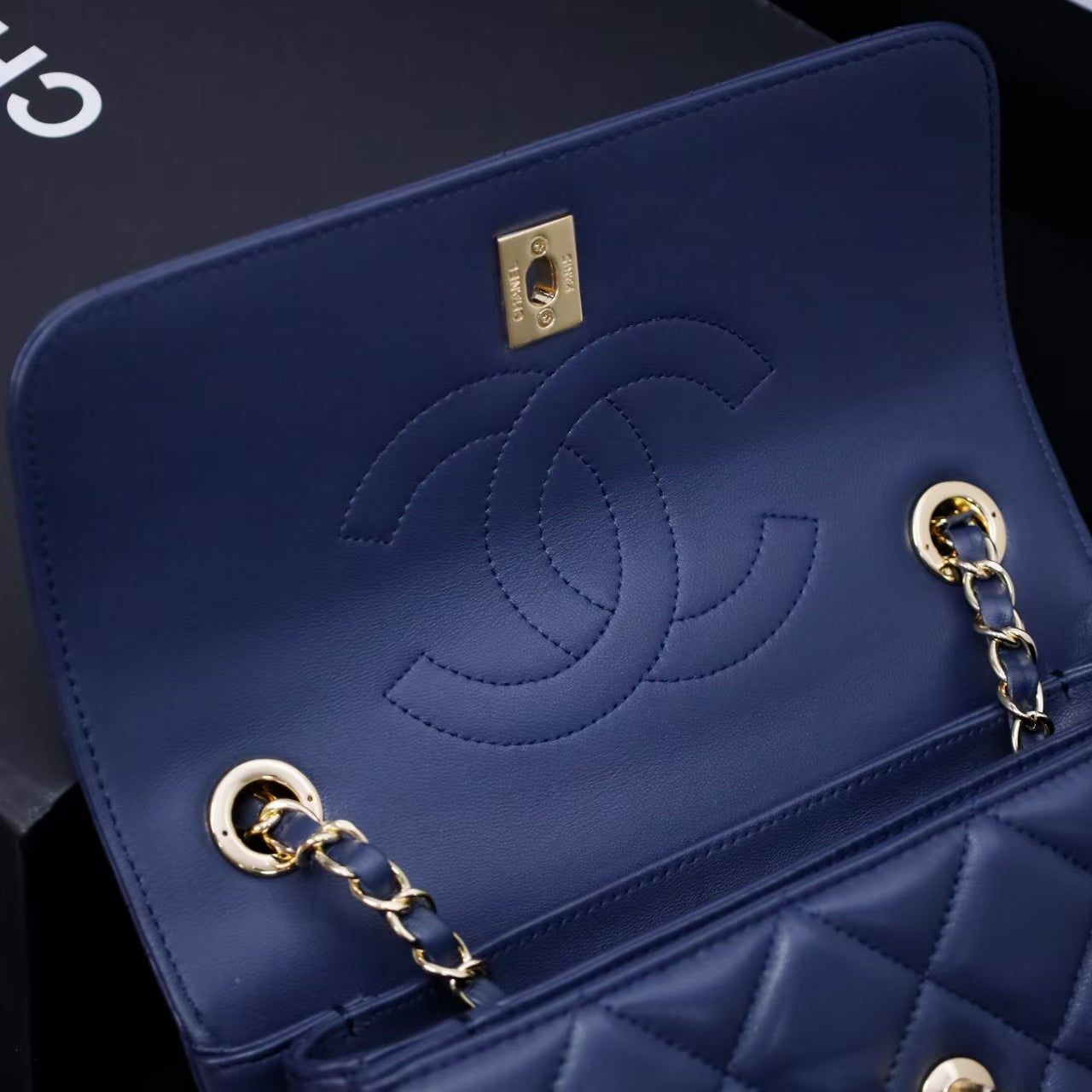 Pre-Owned Authentic 25cm Chanel Trendy Large Bag Navy Blue
