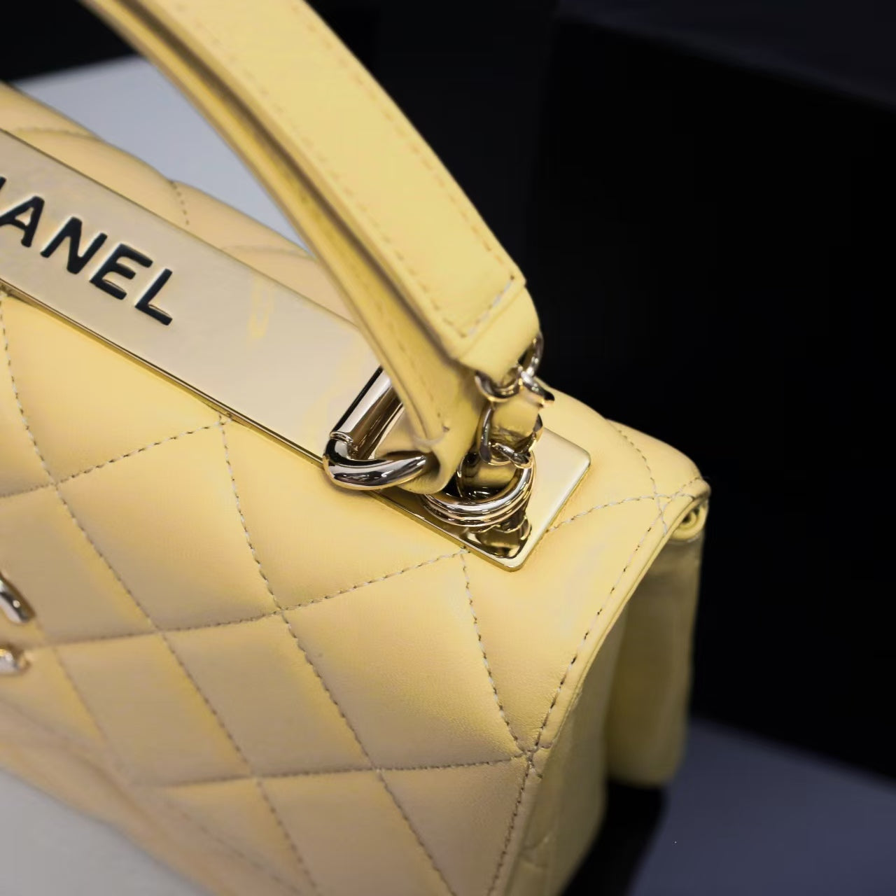 Pre-Owned Authentic 25cm Chanel Trendy Large Bag Light Gold
