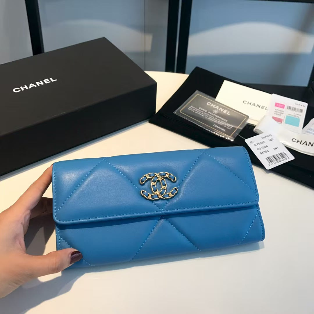 Chanel 19 Quilted Flap Wallet in Turquoise Goatskin with Aged Brass CC – Pre-Owned Authentic