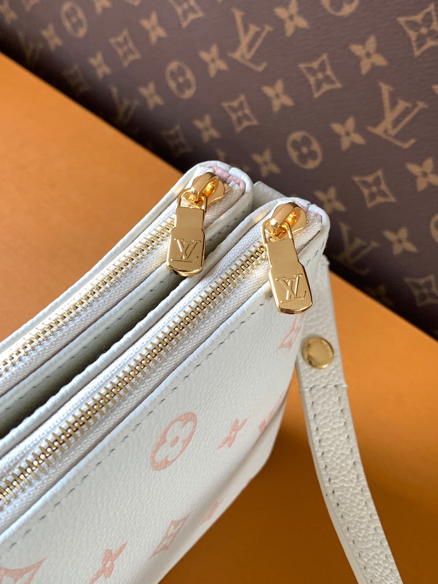 Pochette Liv with Authentic RFID Tag - Pre-Owned Authentic
