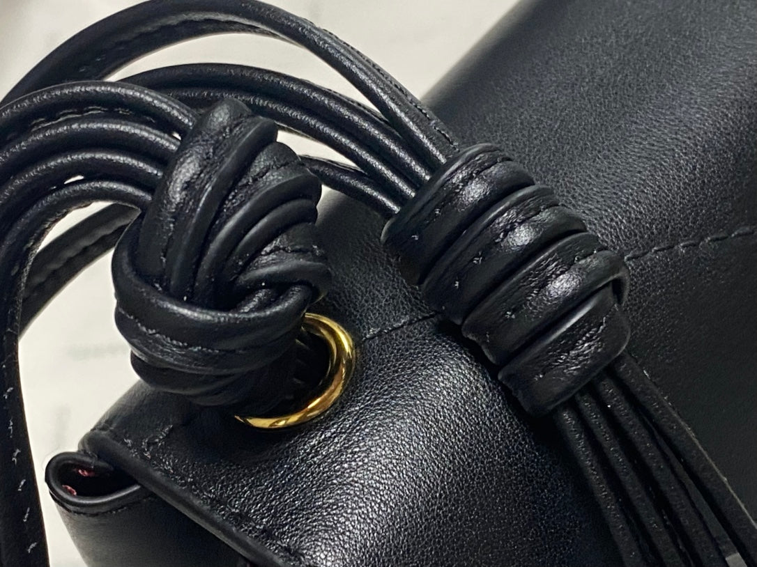 Chanel 26A Knotty Trapezoidal Envelope Bag in Black 6223 - Pre-Owned Authentic