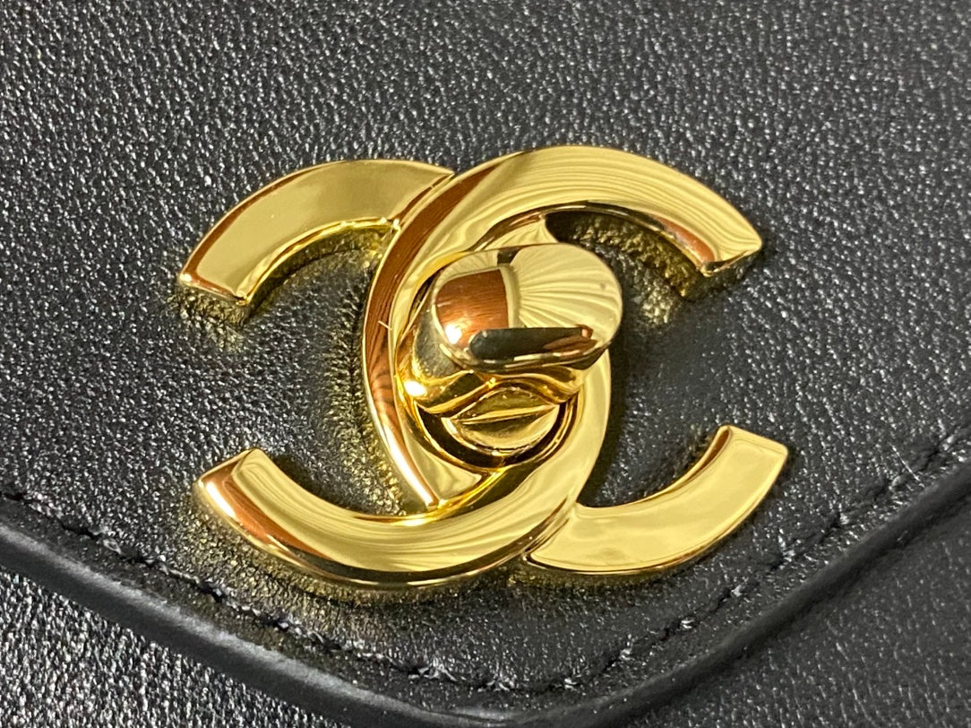 Chanel 26A Knotty Trapezoidal Envelope Bag in Black 6223 - Pre-Owned Authentic