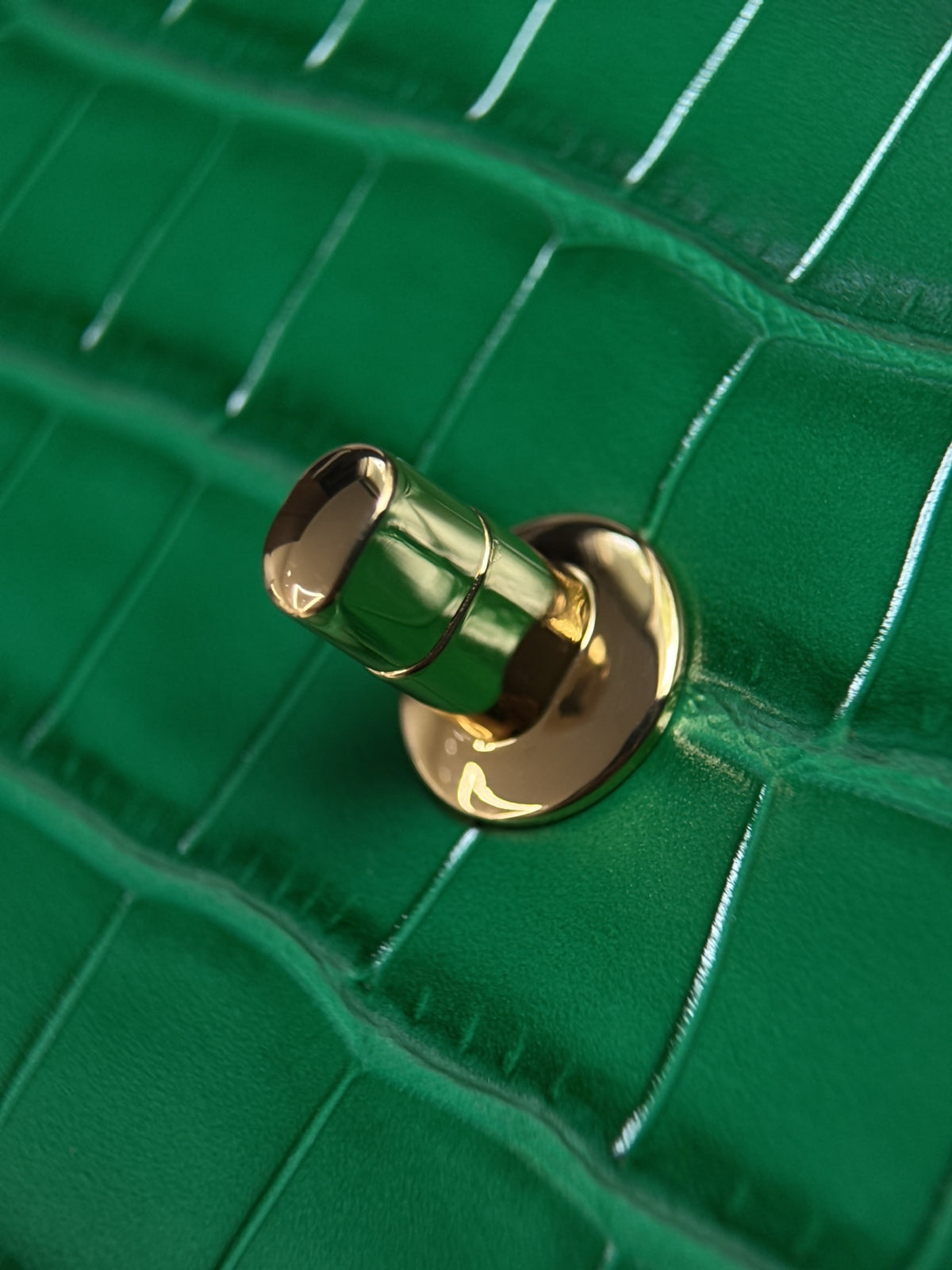 Chanel Mini Flap Bag With Top Handle Crocodile-Embossed Calfskin Green AS6424 – Pre-Owned Authentic