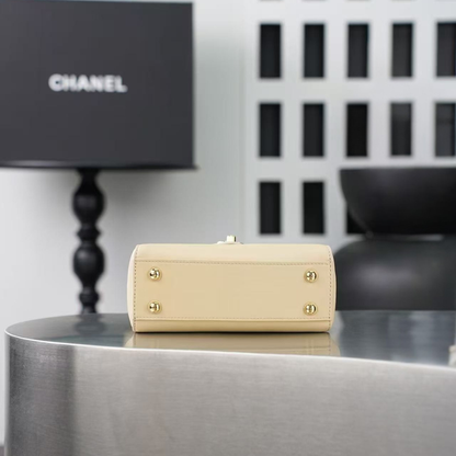 Chanel  26A Knotty Trapezoidal Envelope Bag in Beige 6223 - Pre-Owned Authentic