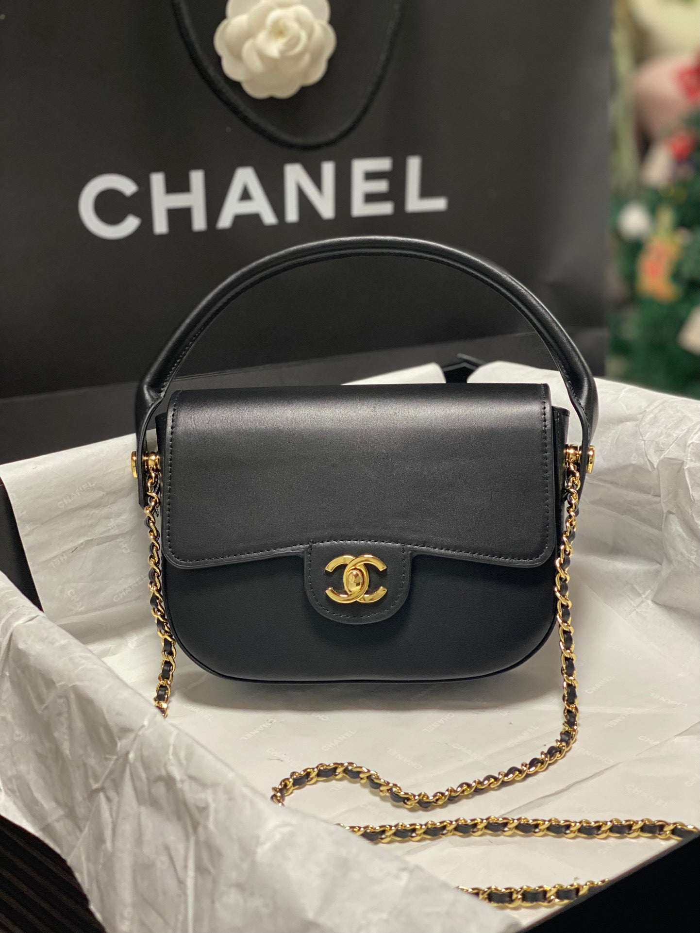Chanel Mini Flap Bag With Top Handle Shiny Calfskin in Black  AS6424 - Pre-Owned Authentic
