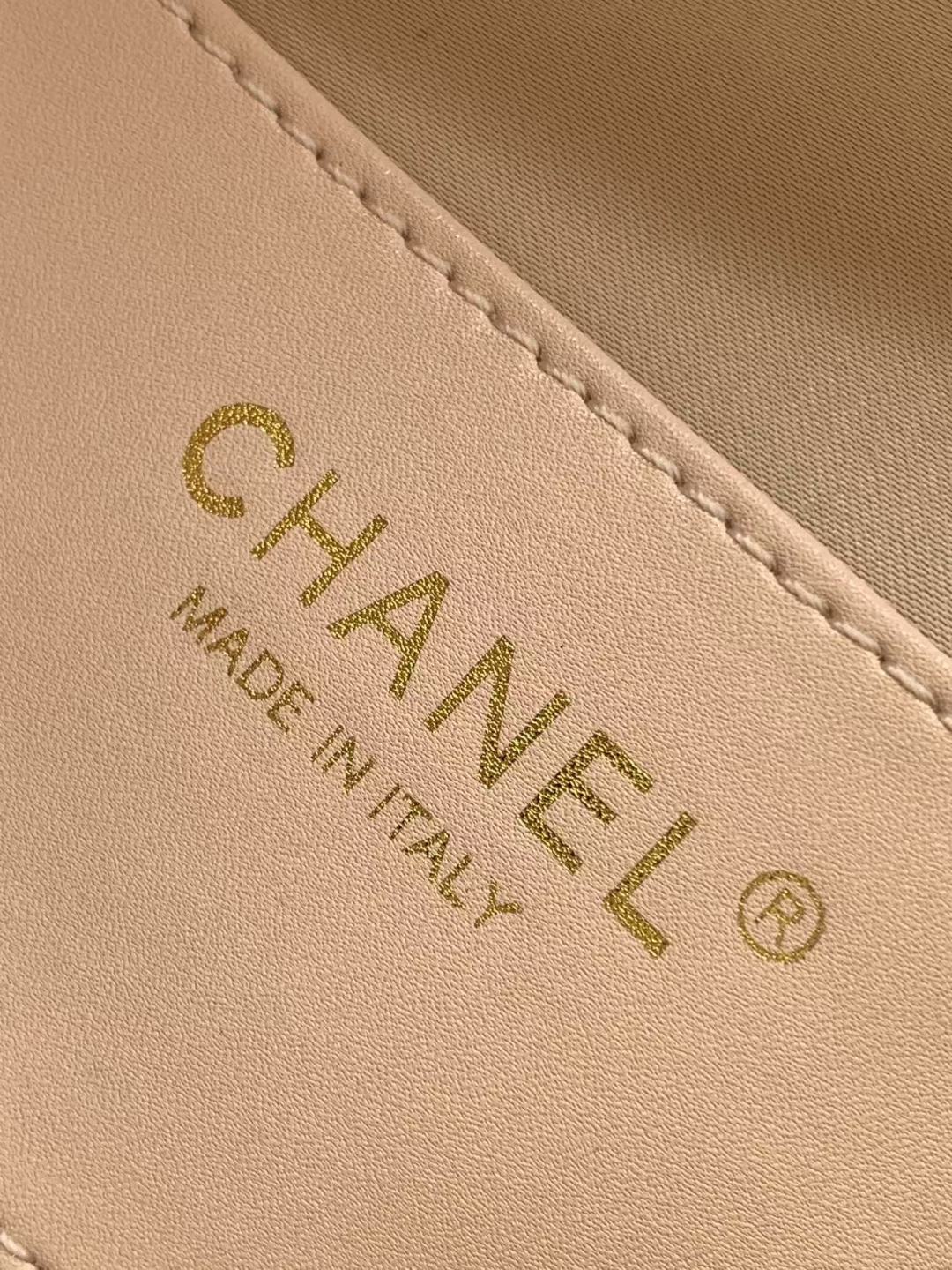 Chanel 25 Small in White - Pre-Owned Authentic