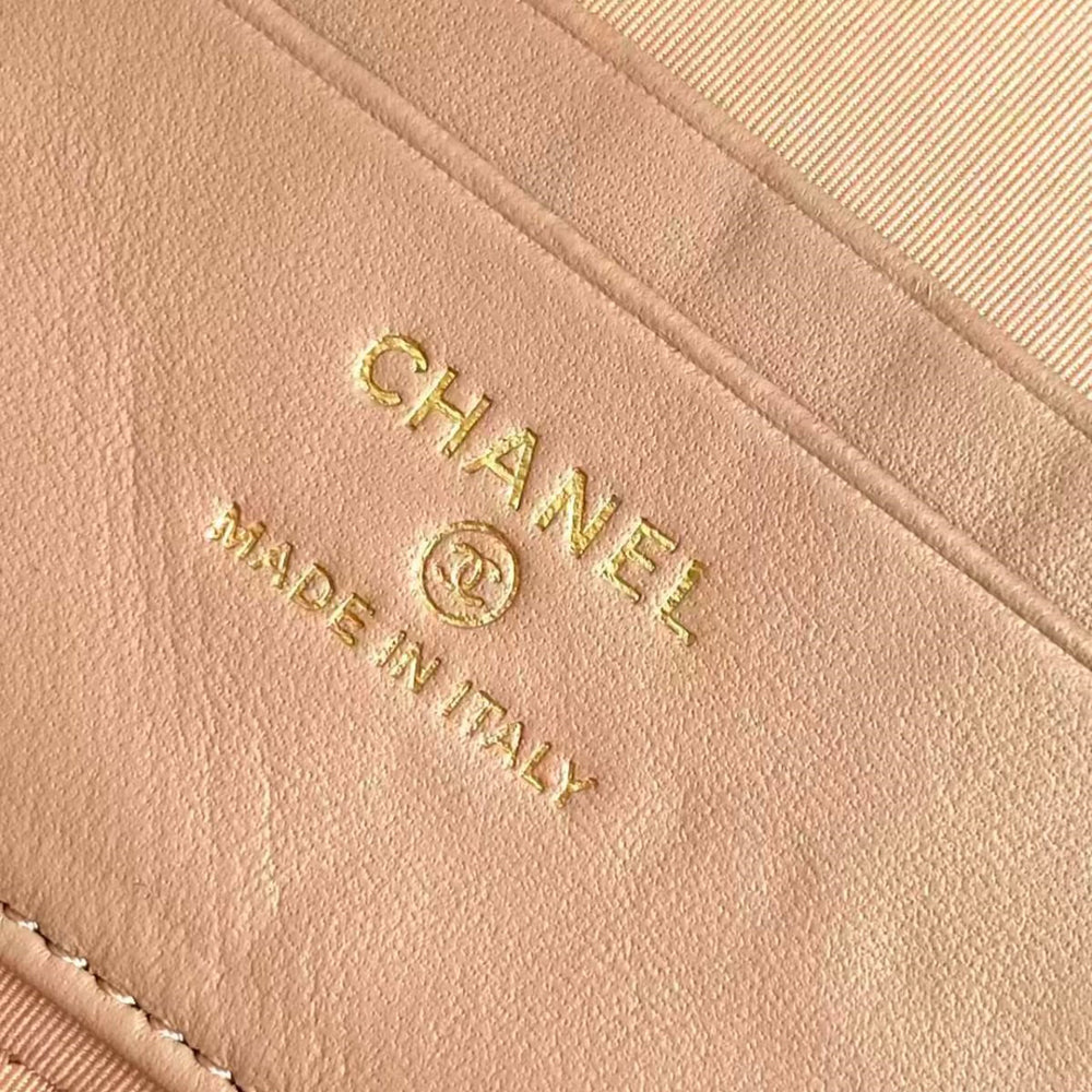 Pre-Owned Authentic Chanel Quilted Vanity Case Pink