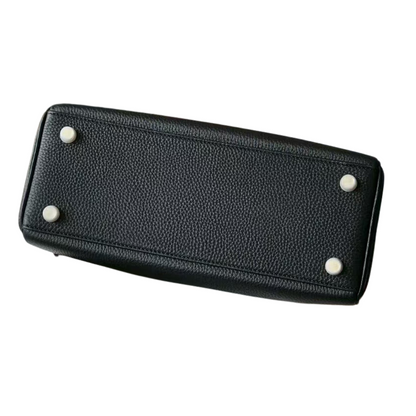 Hermès Kelly 25 Black bottom view