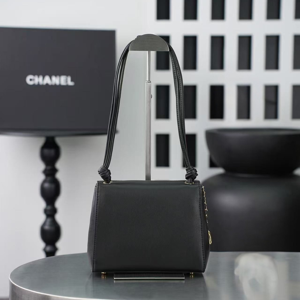 Chanel 26A Knotty Trapezoidal Envelope Bag in Black 6223 - Pre-Owned Authentic