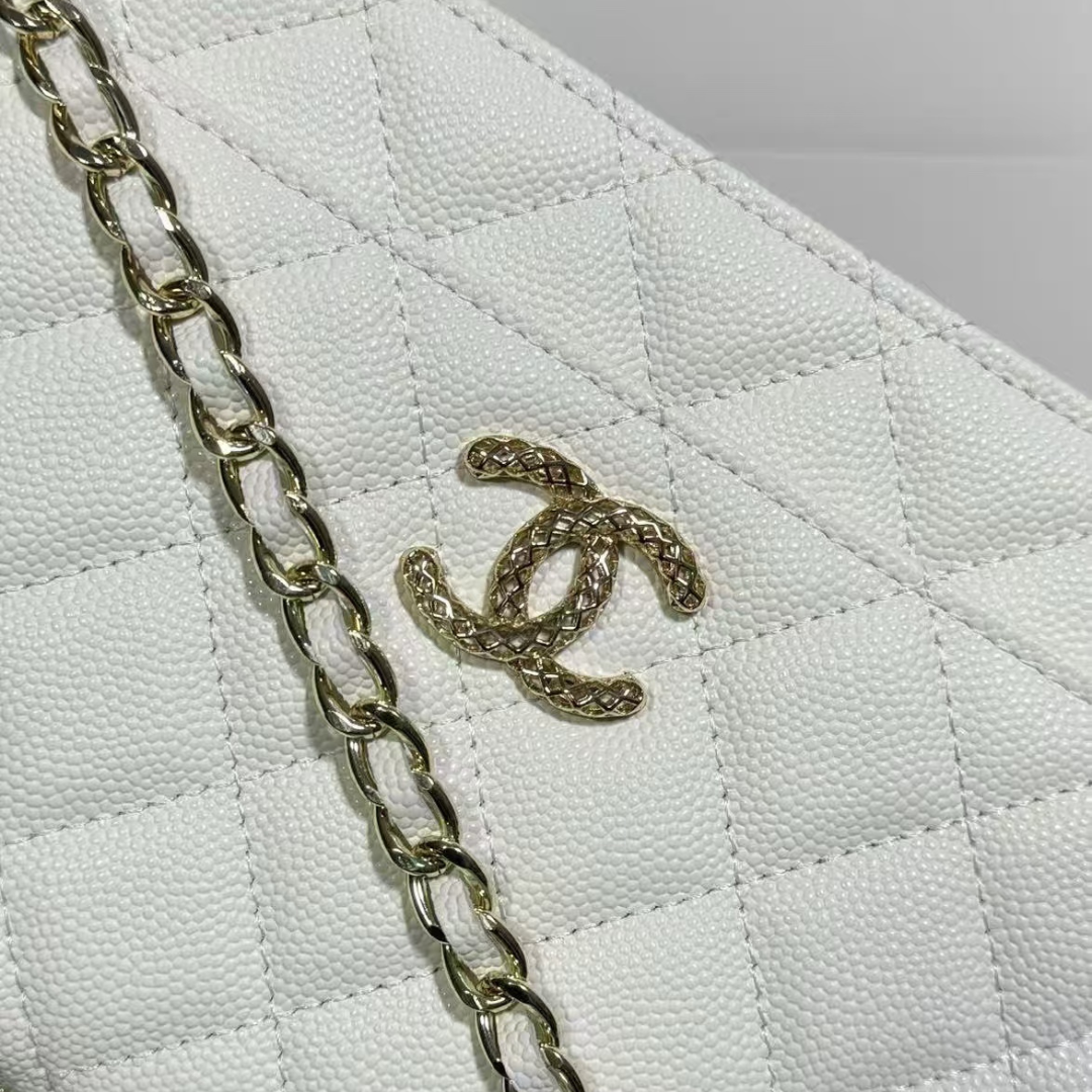Pre-Owned Authentic Lambskin Quilted CC Pearl Crush Wallet on Chain WOC White