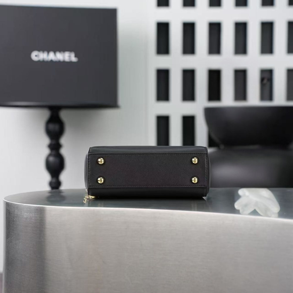 Chanel 26A Knotty Trapezoidal Envelope Bag in Black 6223 - Pre-Owned Authentic