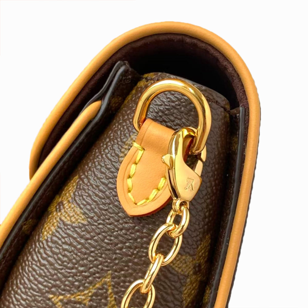 Pre-Owned Authentic Louis Vuitton Pochette Camille M13566