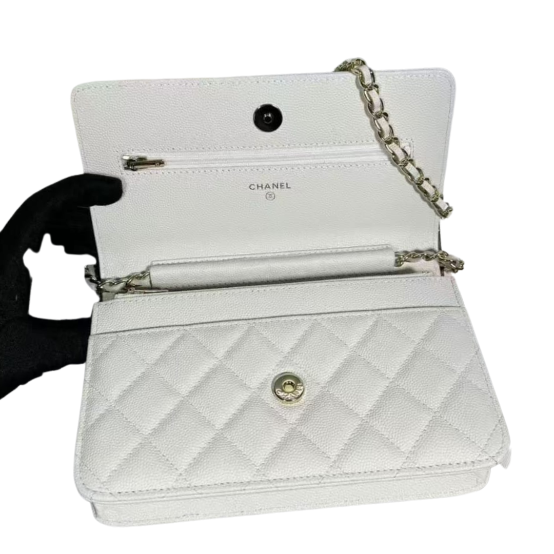 Pre-Owned Authentic Lambskin Quilted CC Pearl Crush Wallet on Chain WOC White