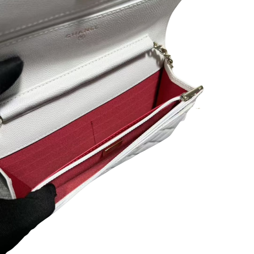 Pre-Owned Authentic Lambskin Quilted CC Pearl Crush Wallet on Chain WOC White