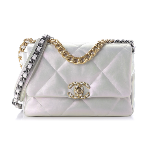 Chanel 19 Medium Handbag | Shiny Goatskin in White - Pre owned Authentic