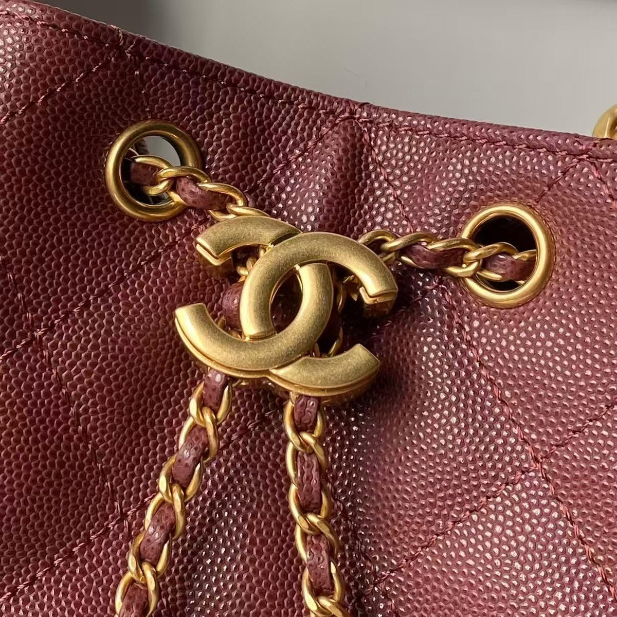 Chanel 25 Small Hobo – Burgundy Calfskin – Gold Hardware close-up view