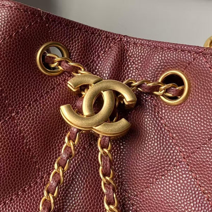 Chanel 25 Small Hobo – Burgundy Calfskin – Gold Hardware close-up view