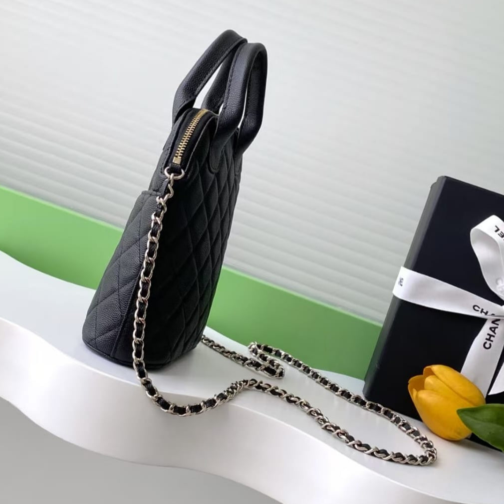 Pre-Owned Authentic Chanel 25C Small Shell Crossbody Bag