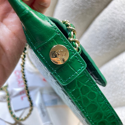 Chanel Large Clutch Crocodile Leather in Green AS6425 - Pre-Owned Authentic