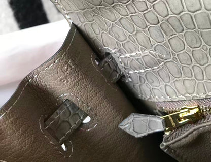 Hermes Kelly 25 Embossed Cowhide Leather In Crocodile Print Grey - Pre-Owned Authentic