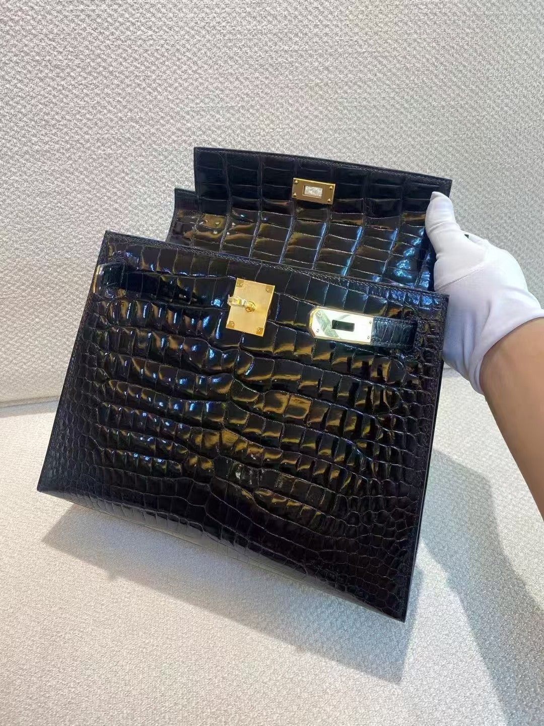 Hermes Kelly 25 Embossed Cowhide Leather In Crocodile Print Black - Pre-Owned Authentic