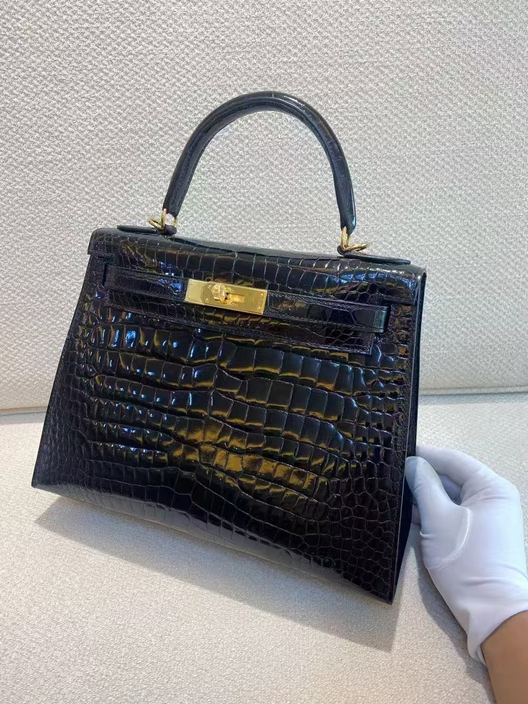 Hermes Kelly 25 Embossed Cowhide Leather In Crocodile Print Black - Pre-Owned Authentic