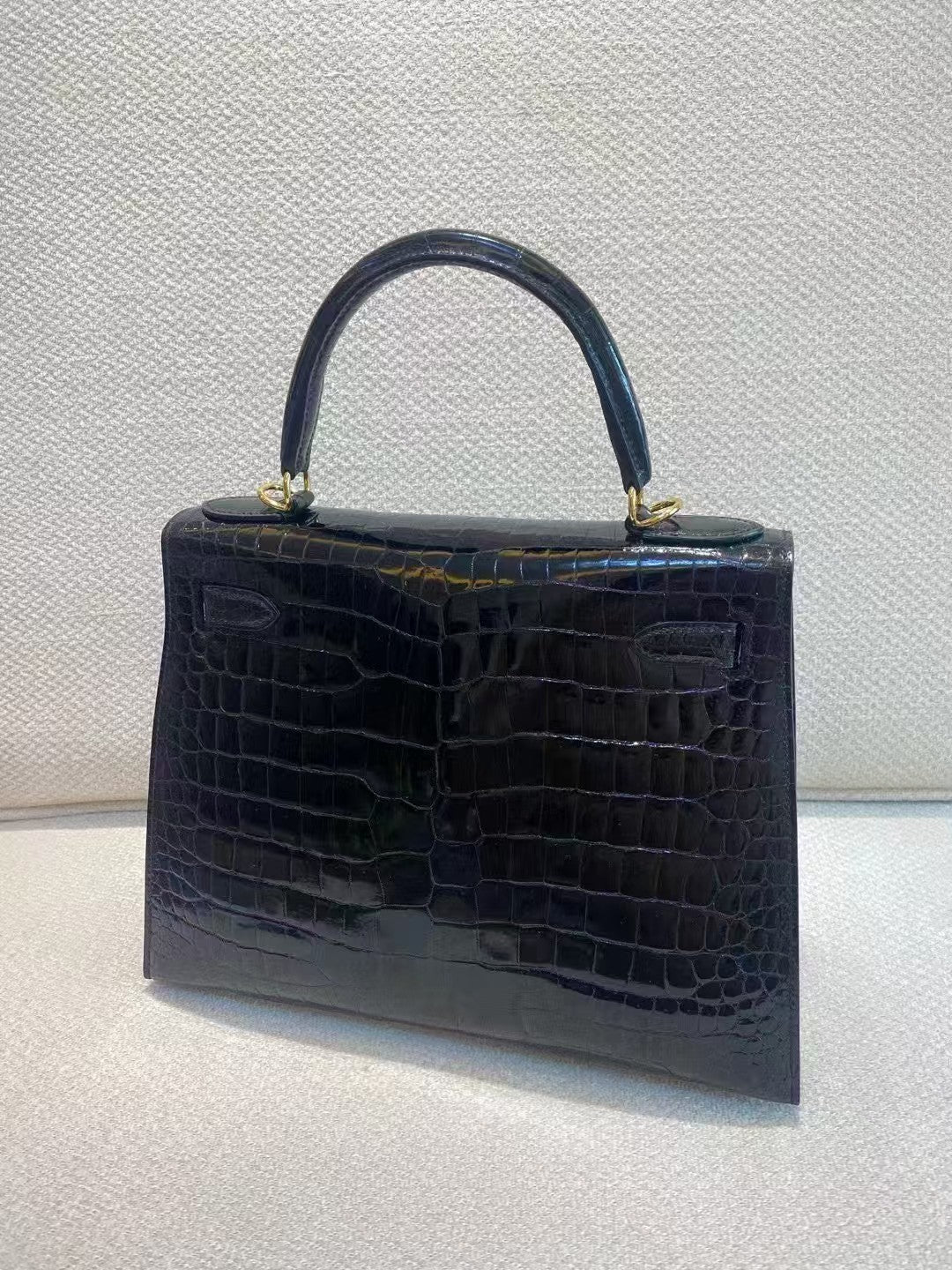 Hermes Kelly 25 Embossed Cowhide Leather In Crocodile Print Black - Pre-Owned Authentic