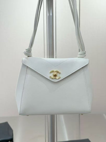 Chanel 26A Knotty Trapezoidal Envelope Bag in White 6223 - Pre-Owned Authentic