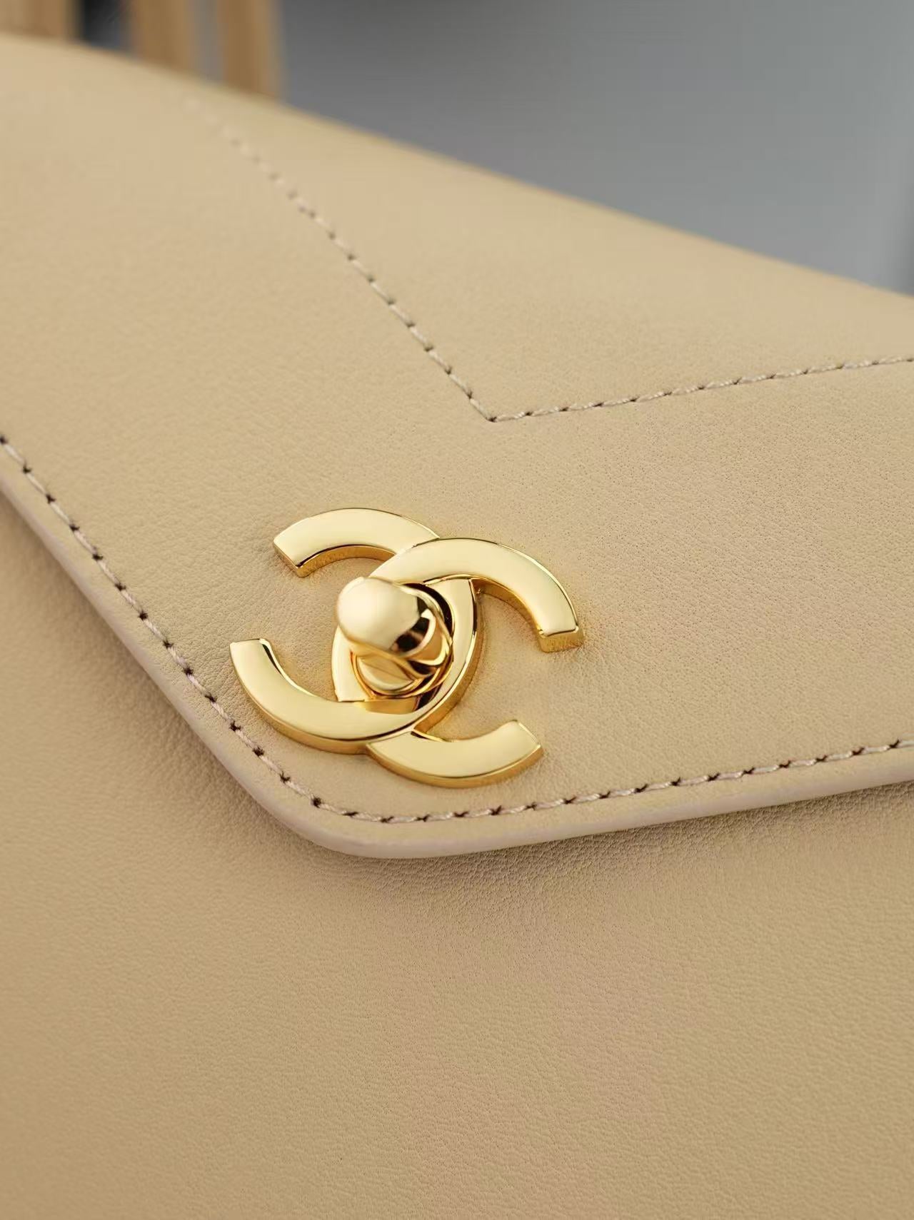 Chanel  26A Knotty Trapezoidal Envelope Bag in Beige 6223 - Pre-Owned Authentic