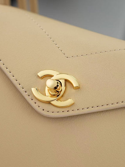 Chanel  26A Knotty Trapezoidal Envelope Bag in Beige 6223 - Pre-Owned Authentic