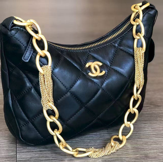 Pre-Owned Authentic Chanel 23A Lambskin Quilted CC Chain Hobo Black Bag