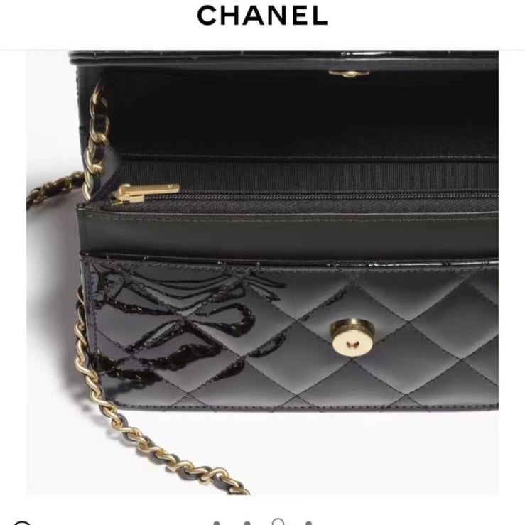 Pre-Owned Authentic Chanel Black Quilted Patent Leather Bag