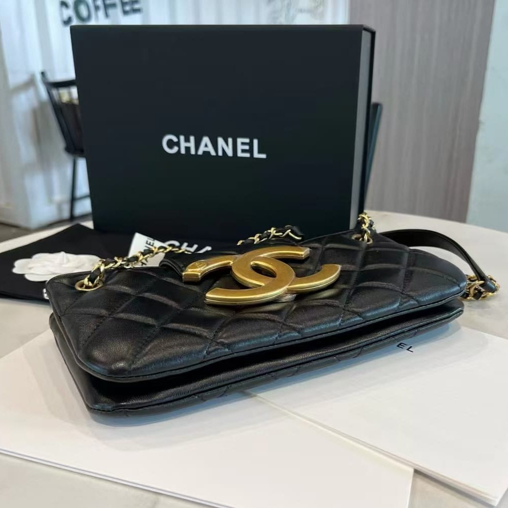 Pre-Owned Authentic Chanel Black Quilted Lambskin CC Bag
