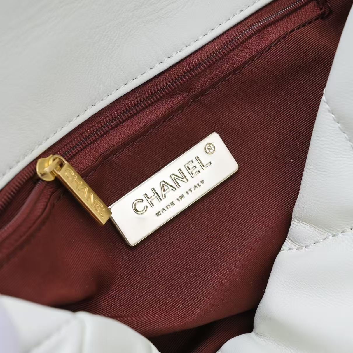 Chanel 19 Medium Handbag | Shiny Lambskin White