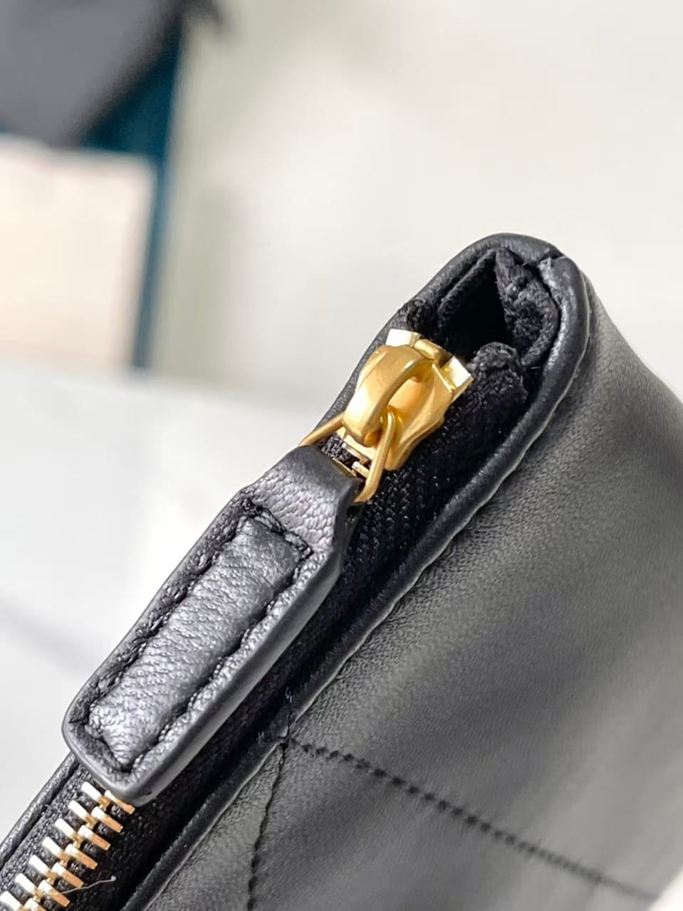 Pre-Owned Authentic YSL Pochon Lambskin Leather Shoulder Black Bag