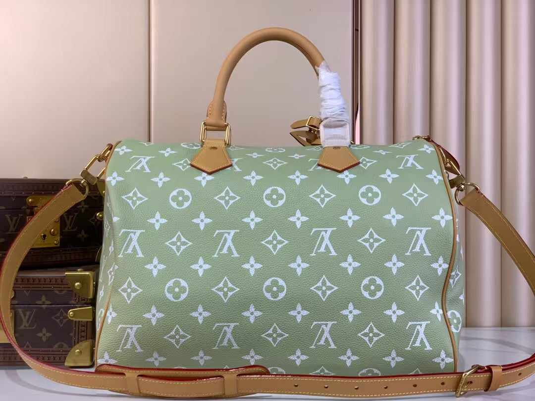 Pre-Owned Authentic Louis Vuitton Speedy 30 Bandoulière