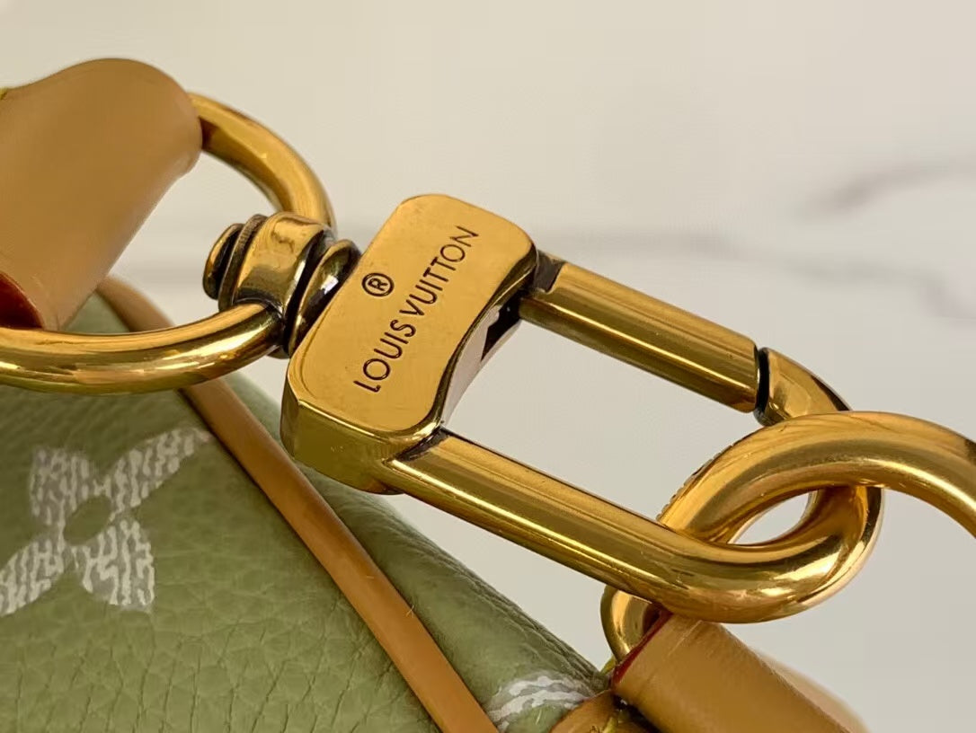 Pre-Owned Authentic Louis Vuitton Speedy 30 Bandoulière