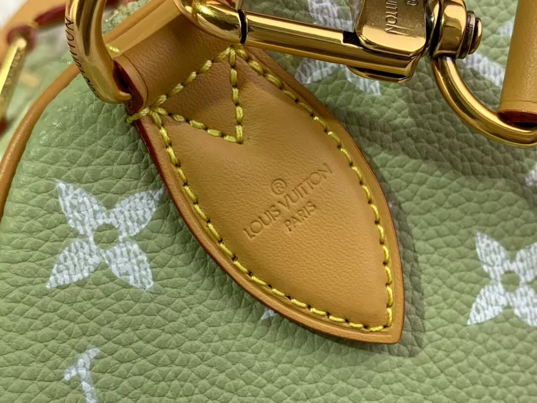 Pre-Owned Authentic Louis Vuitton Speedy 30 Bandoulière